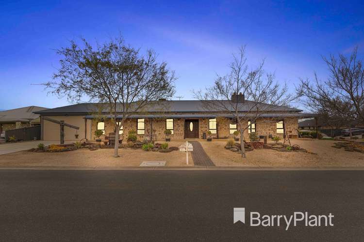 10 Glenmaggie Place, Manor Lakes VIC 3024