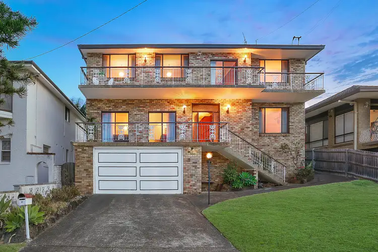 16 Orana Crescent