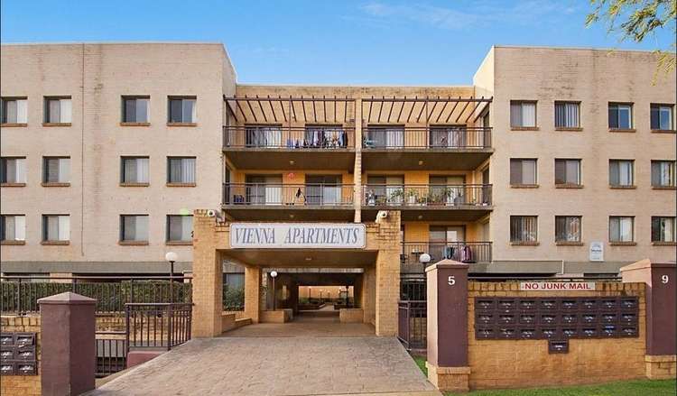 Main view of Homely unit listing, 2/5-9 Fourth Avenue, Blacktown NSW 2148