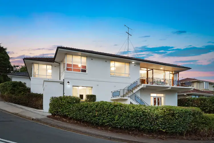 2 Lyndhurst Crescent