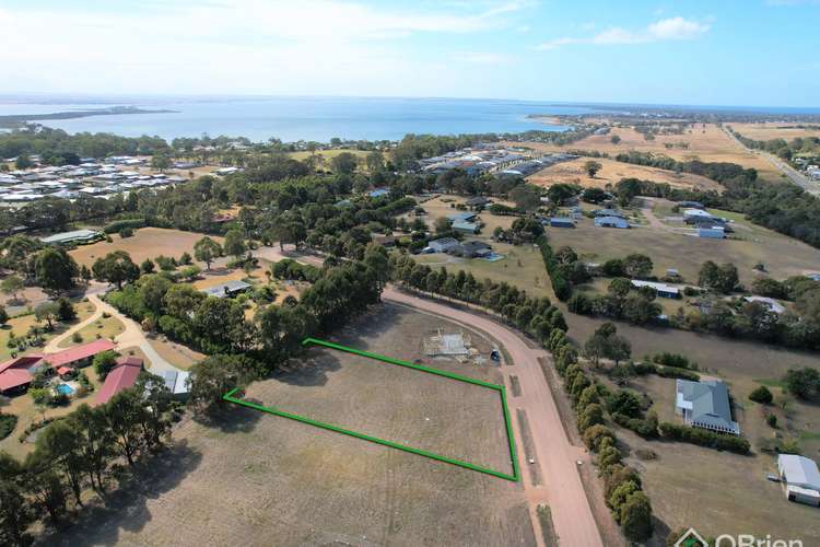 16 Rowellan Drive, Eagle Point VIC 3878