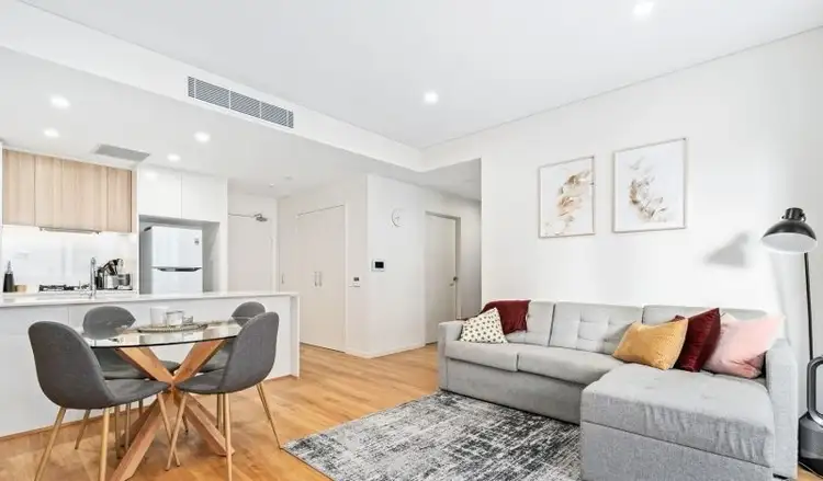 204/1 Pinnacle Street