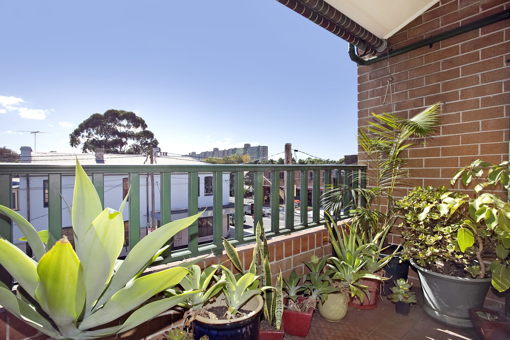 Main view of Homely apartment listing, 4/64 Wellington Street, Waterloo NSW 2017