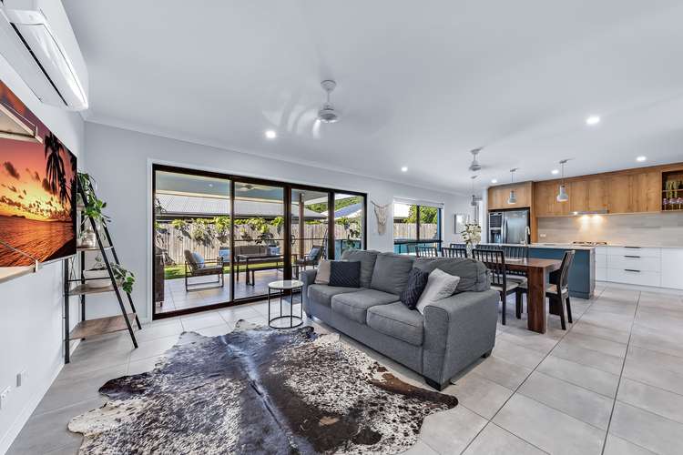 4 Arnold Court, Cannonvale QLD 4802