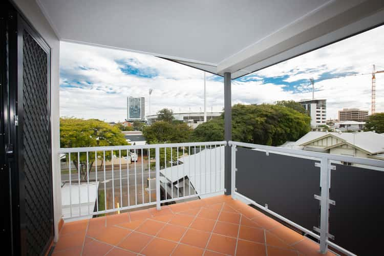 Main view of Homely unit listing, 23/106 Linton Street, Kangaroo Point QLD 4169