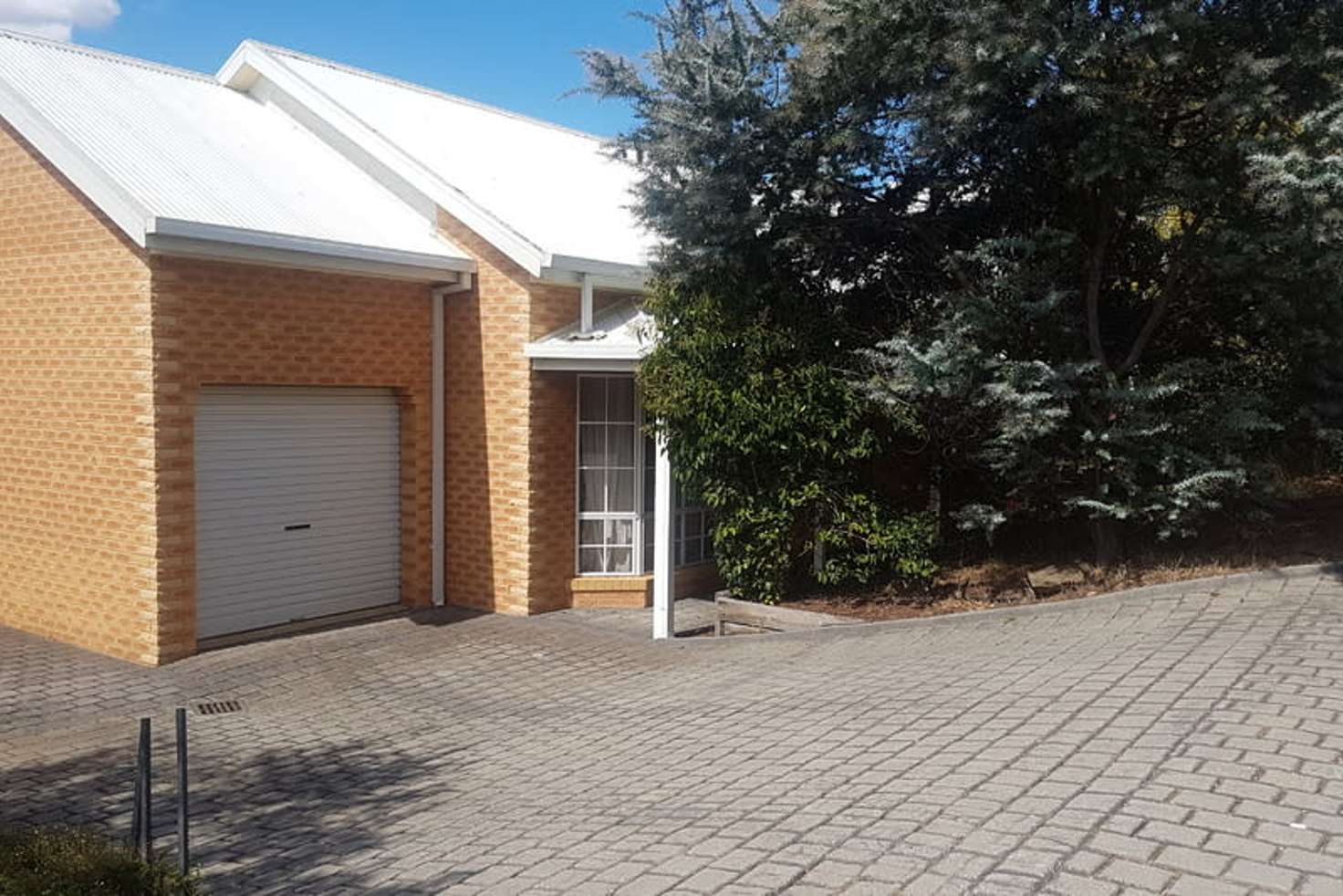 Main view of Homely unit listing, 2/406 McLennan Street, Albury NSW 2640
