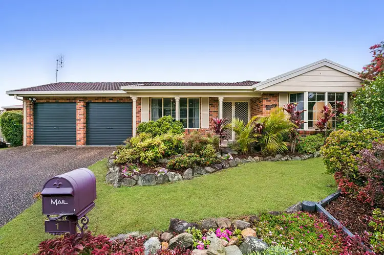 1 Woodley Close