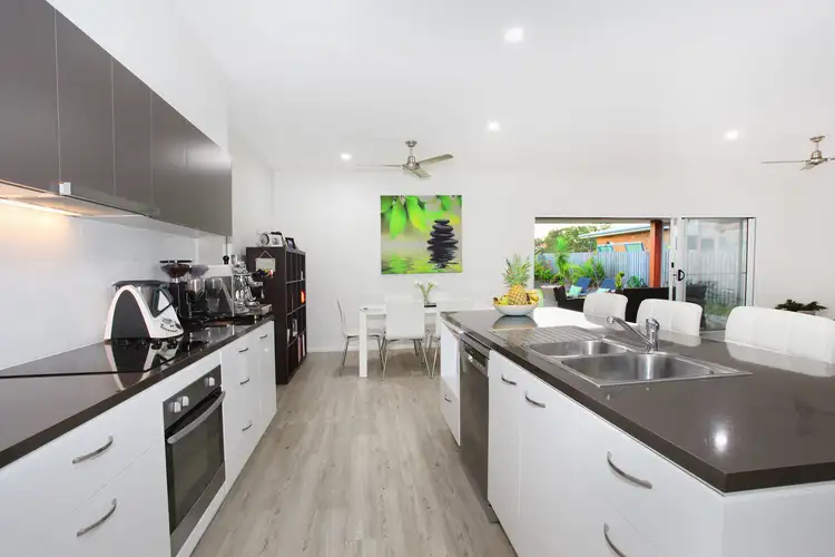 26 Surfrider Place, Mudjimba QLD 4564