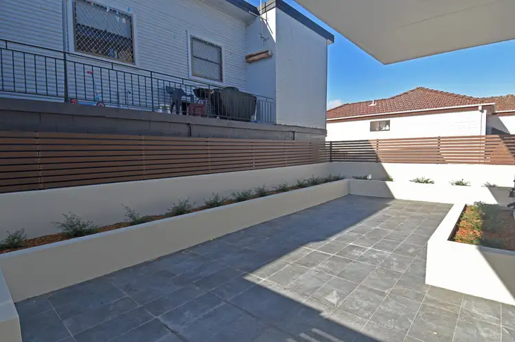 2/56 Wolger Street