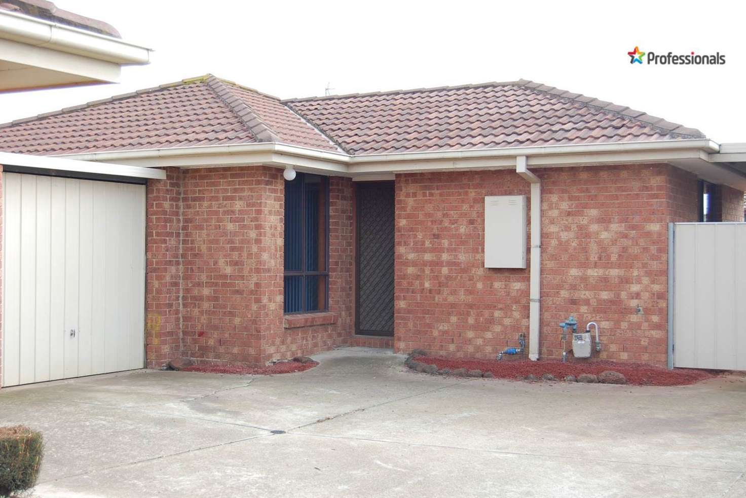 Main view of Homely unit listing, 2/15 Sittella Court, Werribee VIC 3030