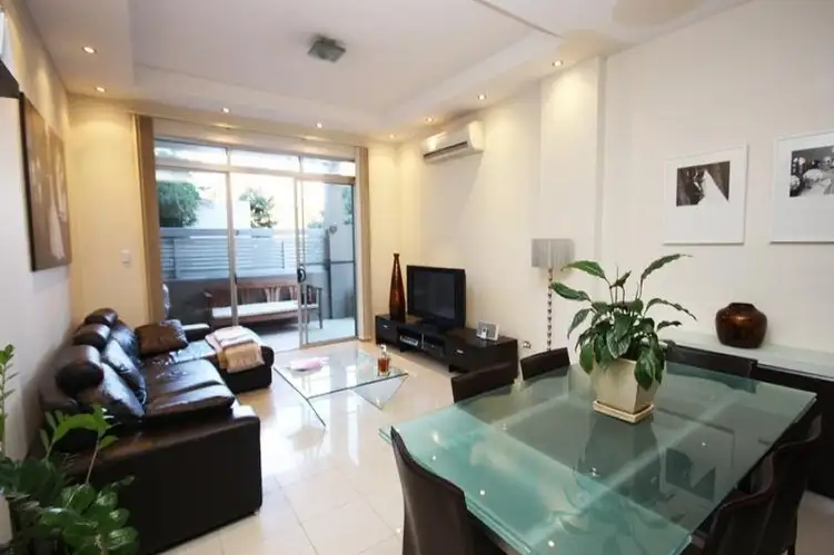 2/6 Hilts Road