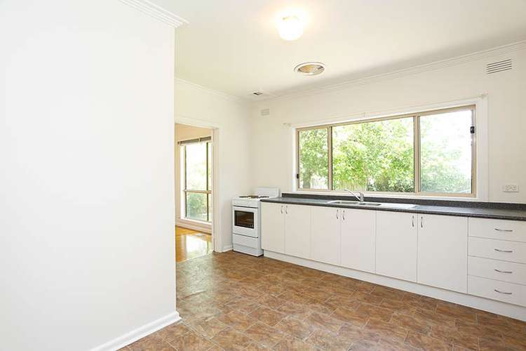 Fourth view of Homely house listing, 2 Baringa St, Mount Waverley VIC 3149