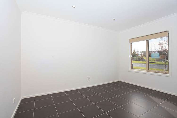 Fifth view of Homely townhouse listing, 8/29 Ardsley Circuit, Craigieburn VIC 3064