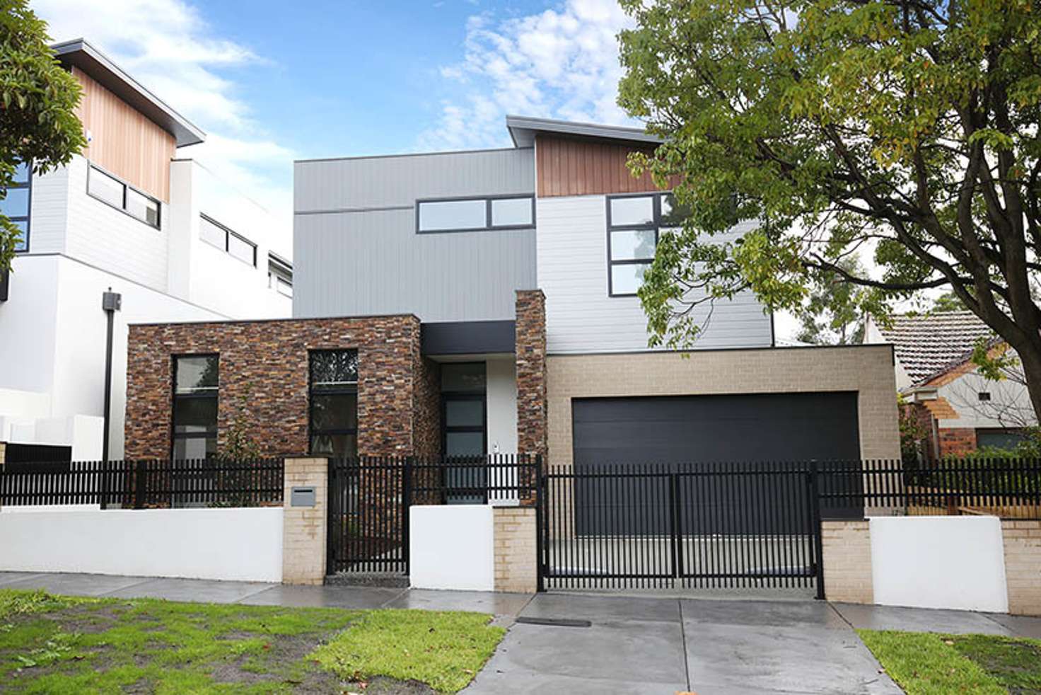 Main view of Homely townhouse listing, 2/2 Y Street, Ashburton VIC 3147