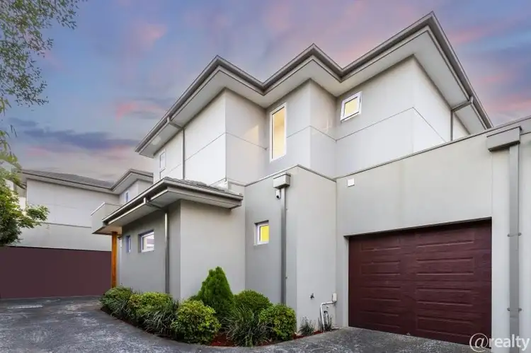 7 Leach Avenue