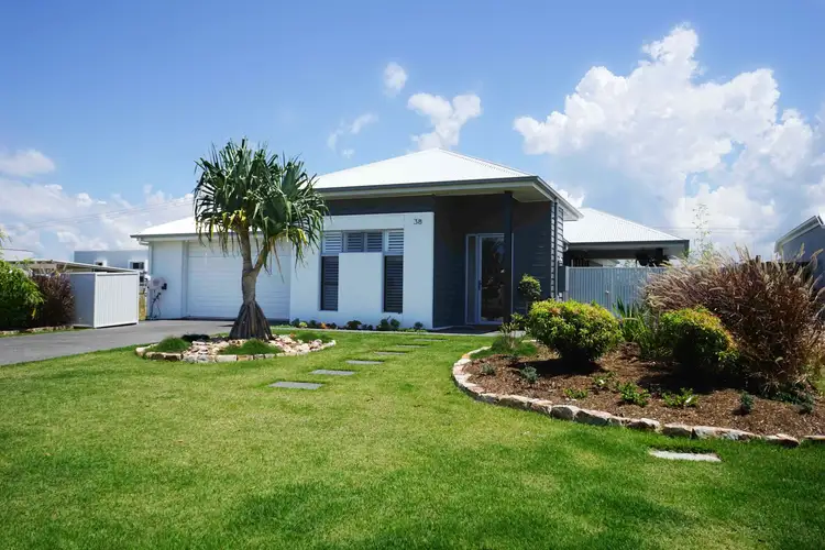 38 Surfrider Place, Mudjimba QLD 4564