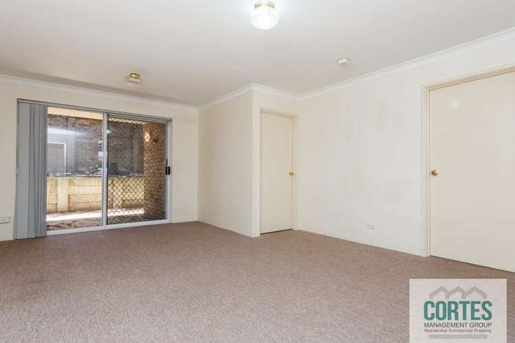 Fourth view of Homely unit listing, 15/2 Pinewood Avenue, Kardinya WA 6163
