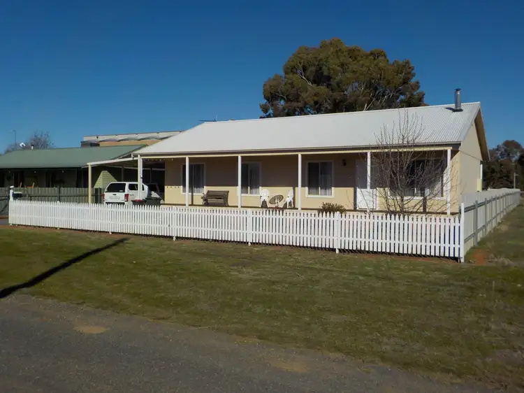 11 William Street, Old Junee NSW 2652
