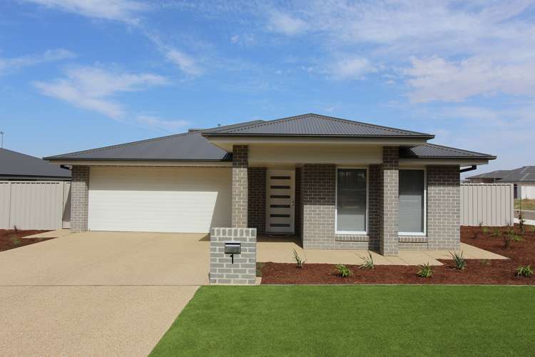 Main view of Homely villa listing, 2/35 Coppabella, Wagga Wagga NSW 2650