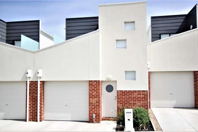 Main view of Homely townhouse listing, 33/5-13 Oxford Street, Whittington VIC 3219
