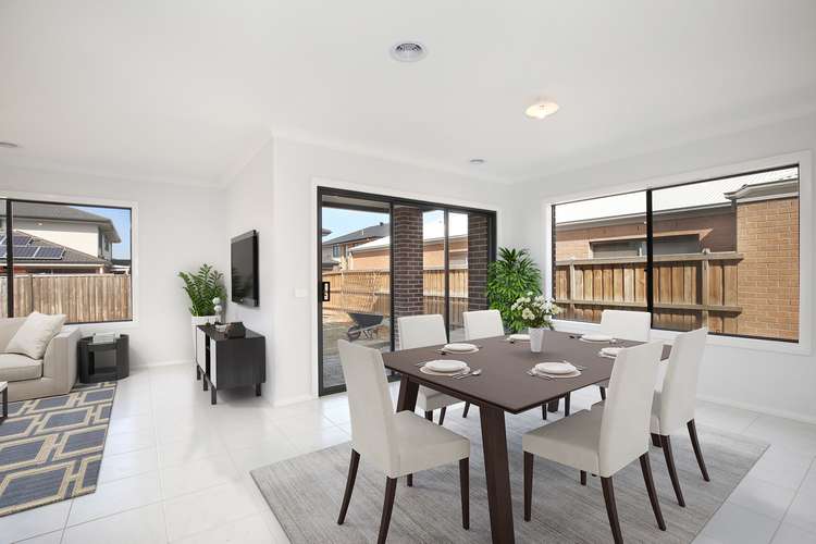 Main view of Homely house listing, 10 Tulliallan Boulevard, Cranbourne North VIC 3977