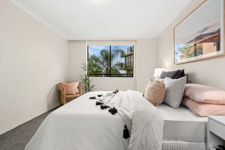 Third view of Homely apartment listing, 16/29 Roslyn Gardens, Elizabeth Bay NSW 2011