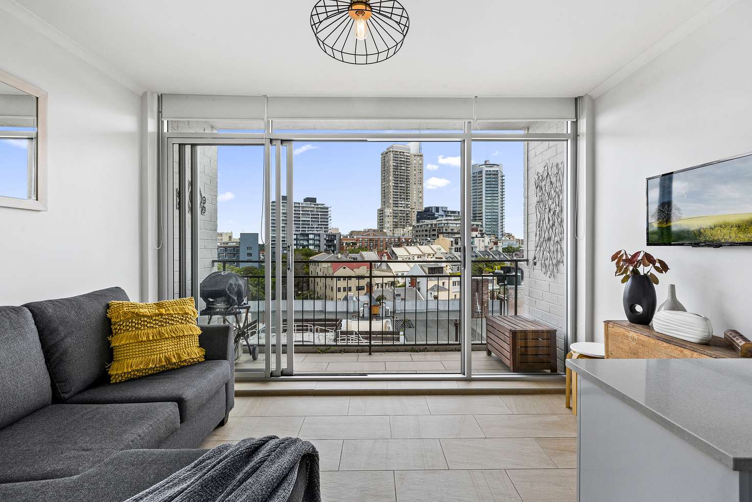 Main view of Homely studio listing, 607/5 Ward Avenue, Potts Point NSW 2011