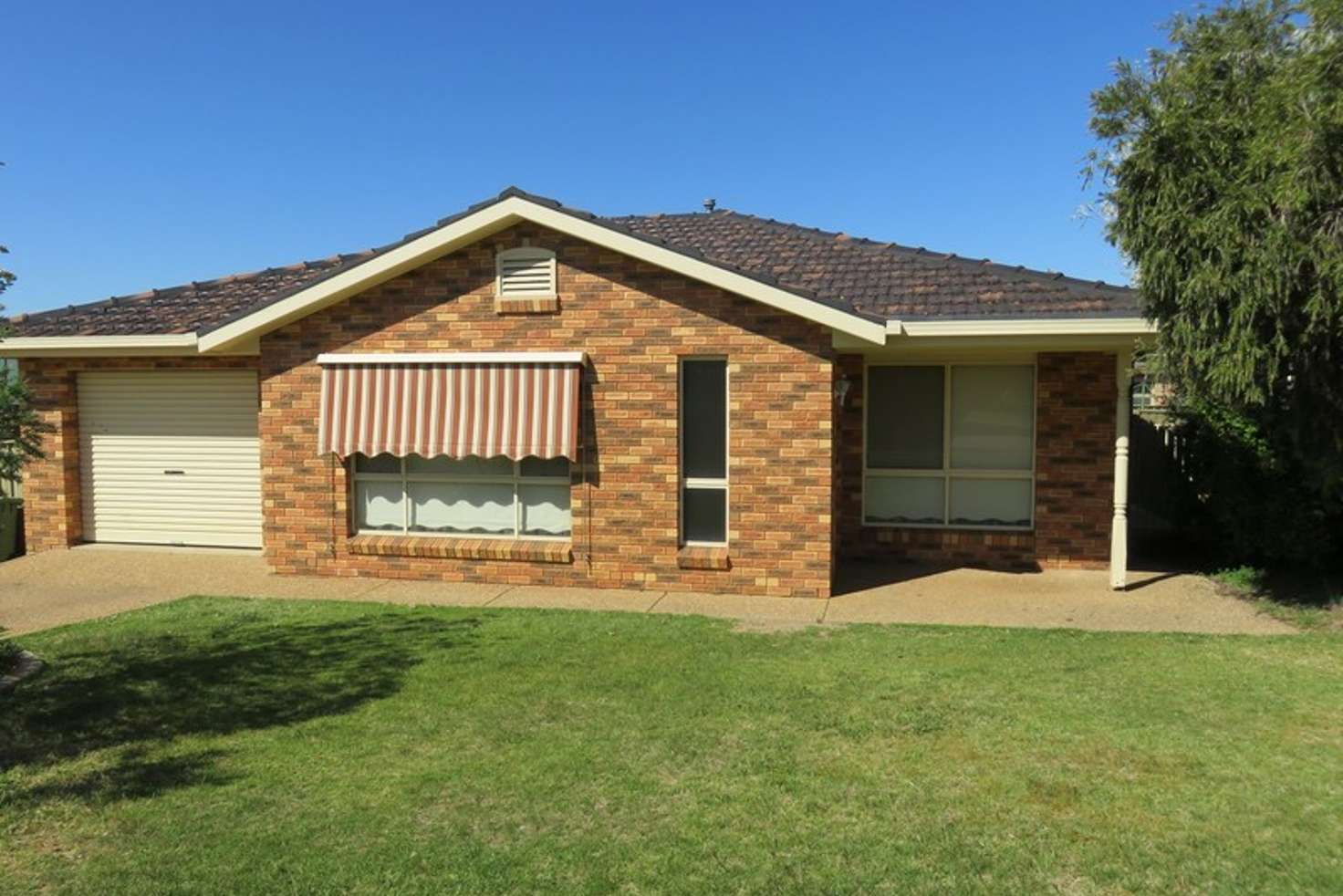 Main view of Homely unit listing, 2/21 Kimberley Drive, Wagga Wagga NSW 2650