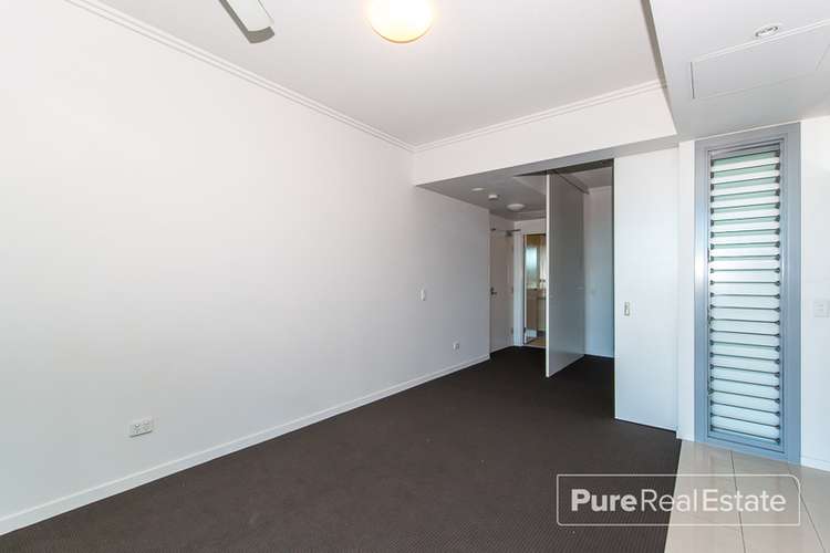 Third view of Homely apartment listing, 10702/8 Harbour Road, Hamilton QLD 4007