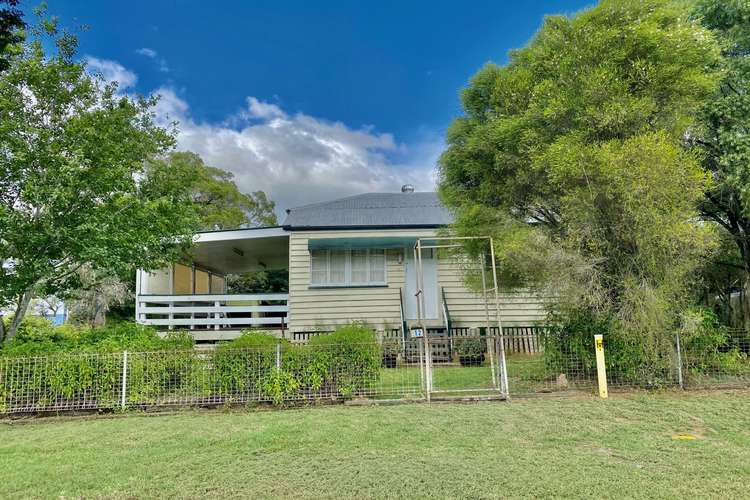 12 Dingyarra Street, Toogoolawah QLD 4313