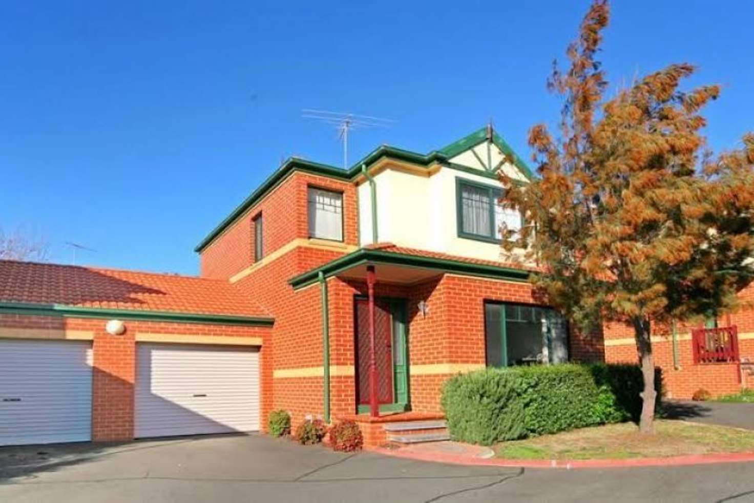 Main view of Homely townhouse listing, 2/33 Leslie Street, Donvale VIC 3111