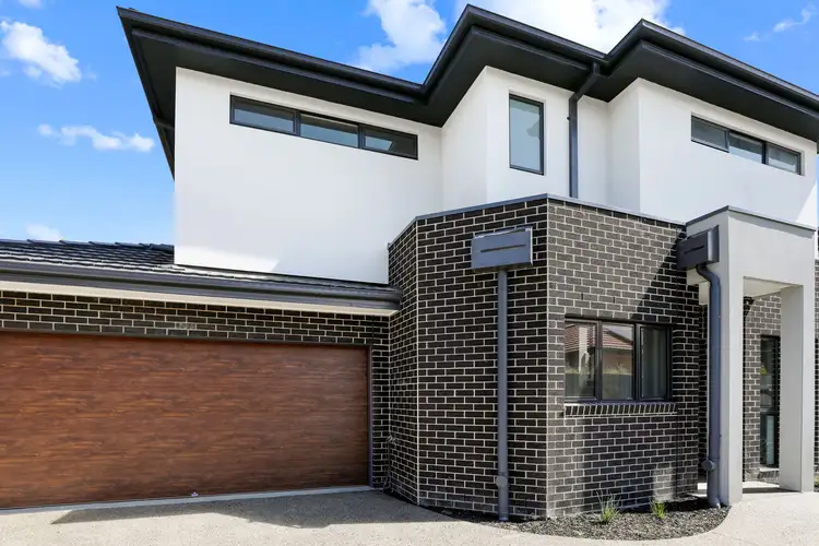 Main view of Homely townhouse listing, 2/27 Binbrook Drive, Croydon VIC 3136