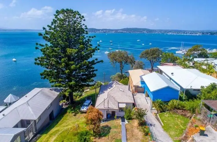 145 Marks Point Road, Marks Point NSW 2280