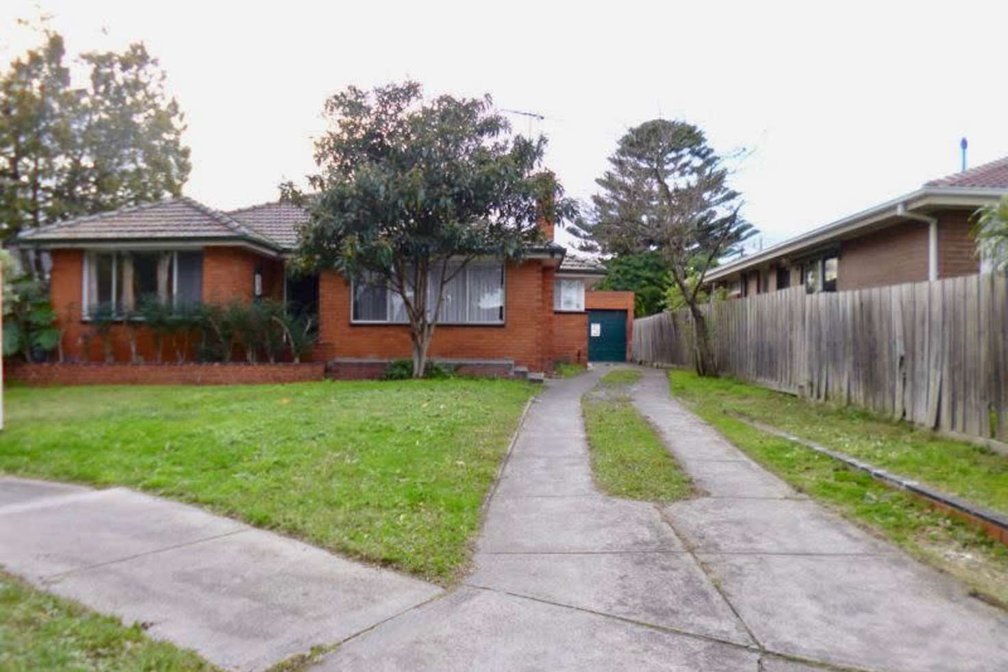 Main view of Homely house listing, 5 LESLIE COURT, Clayton South VIC 3169