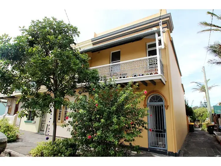 17 Zaara Street