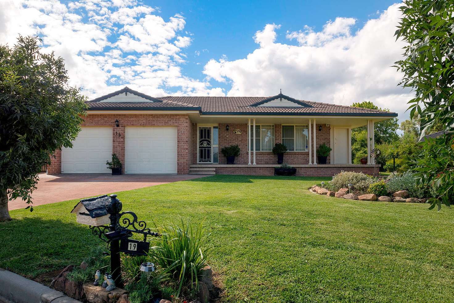 Main view of Homely house listing, 19 Banjos Circuit, Hillvue NSW 2340