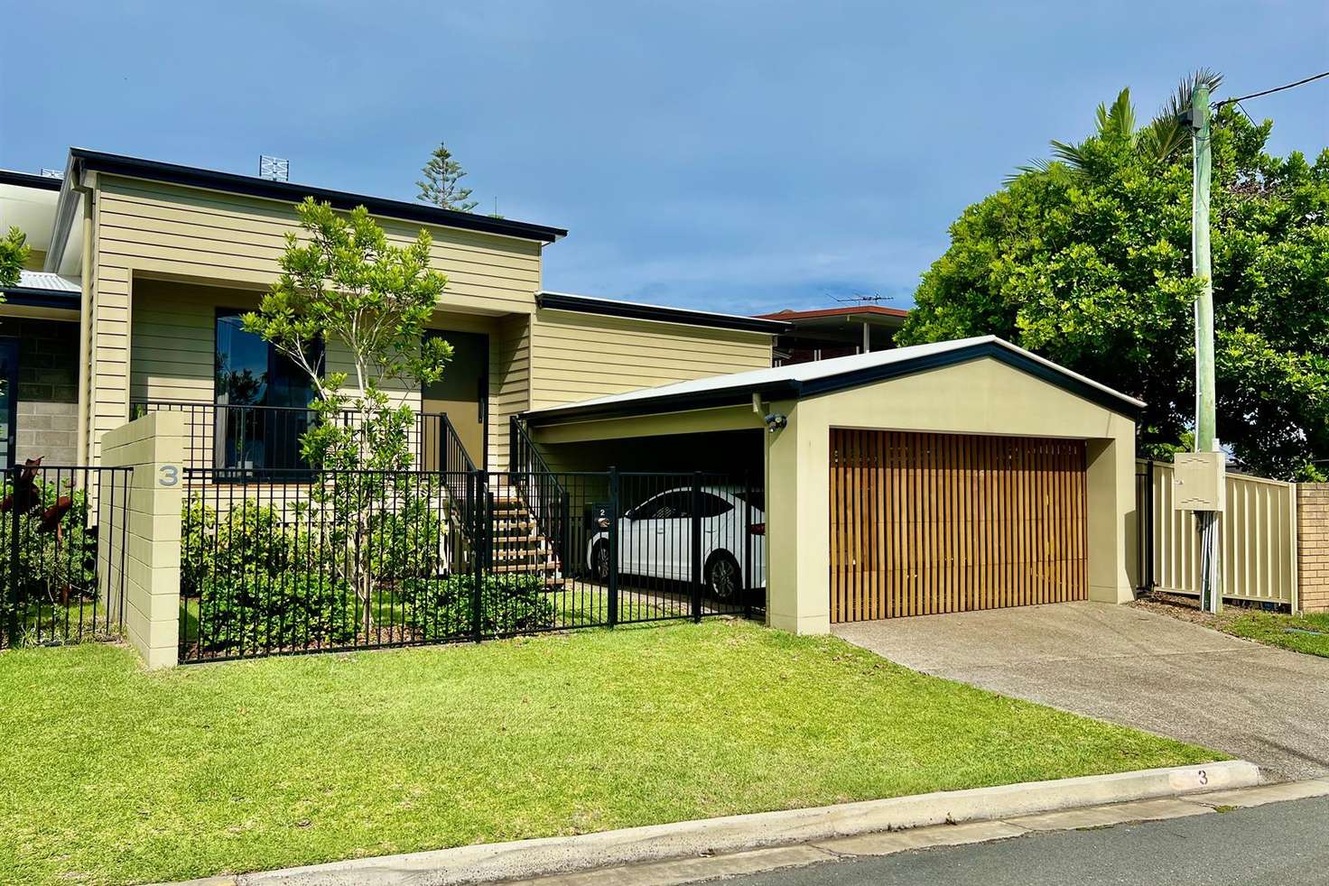 Main view of Homely semiDetached listing, 2/3 Dimitri ave, Biggera Waters QLD 4216