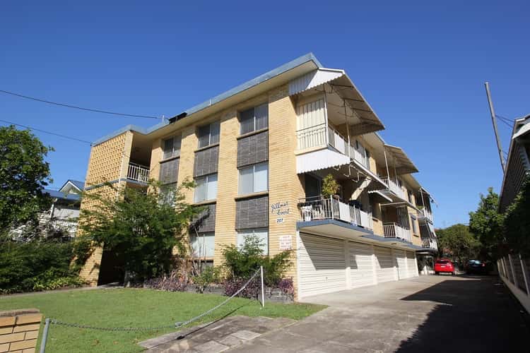 Main view of Homely unit listing, 2/207 Cavendish Road, Coorparoo QLD 4151
