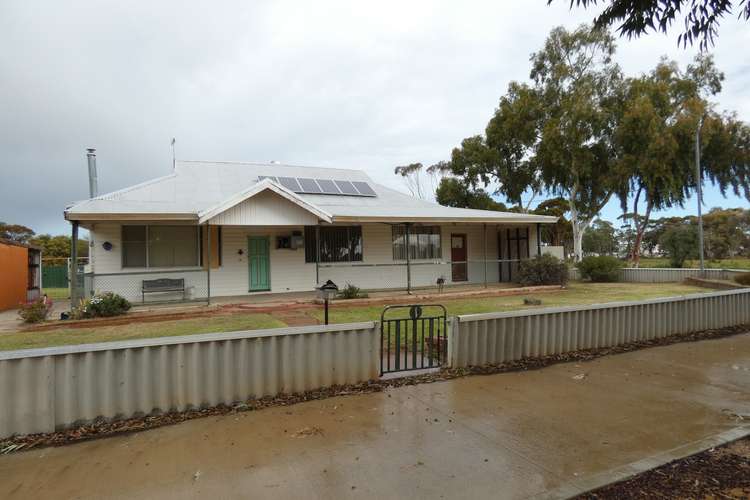 1 Colin St, Merredin WA 6415