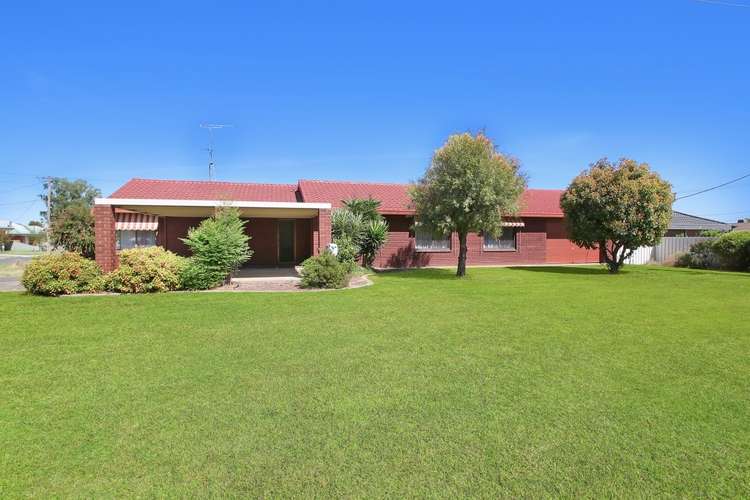 18 Elizabeth St, Culcairn NSW 2660