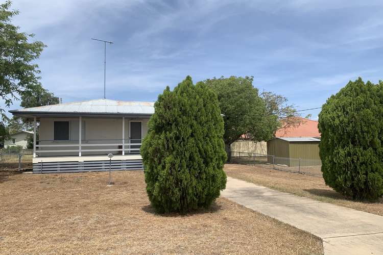 2 Knaggs St, Moura QLD 4718