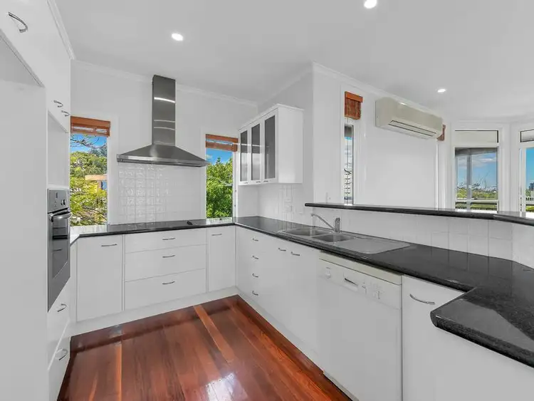 51 Lever St