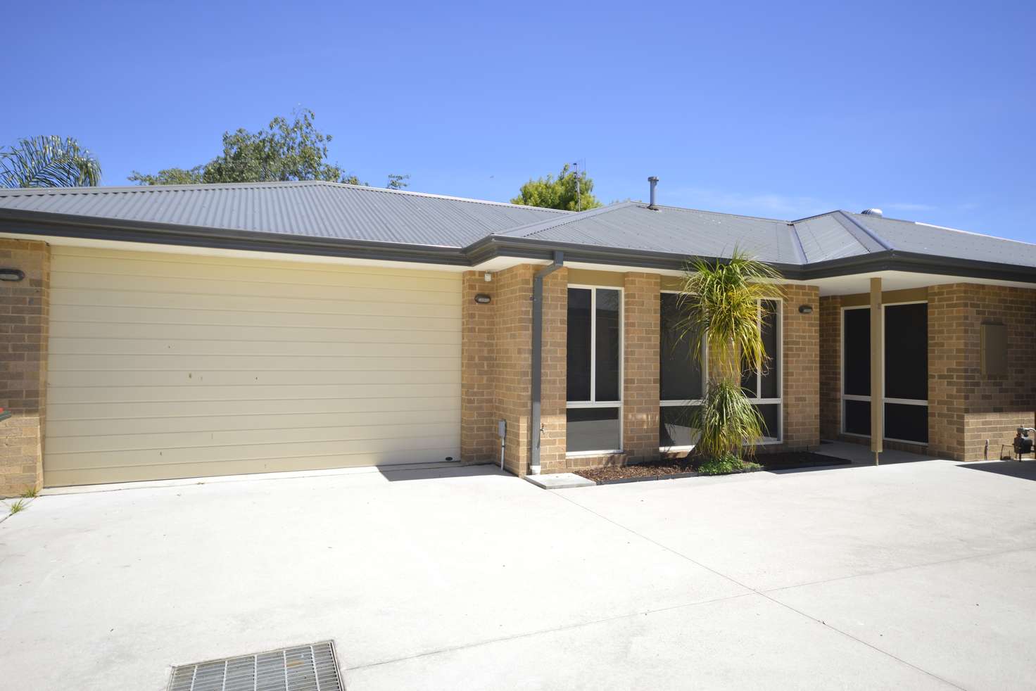 Main view of Homely townhouse listing, 2/9 Davis Court, Traralgon VIC 3844