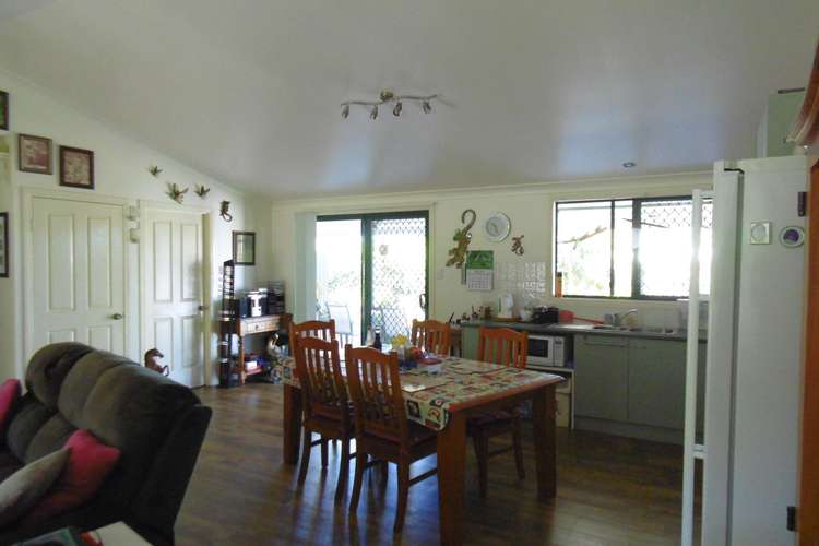 Fifth view of Homely house listing, 1 Canecutter Ct, Childers QLD 4660