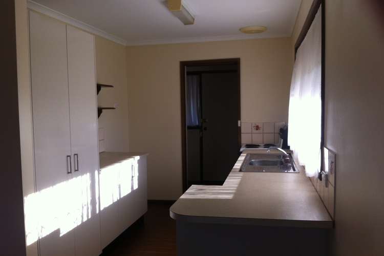 Fifth view of Homely unit listing, Unit 4/410 Mclennan St, West Albury NSW 2640