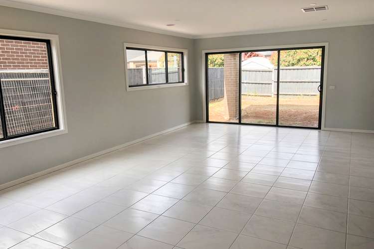 Fifth view of Homely house listing, 4 Leyana Cres, Brookfield VIC 3338