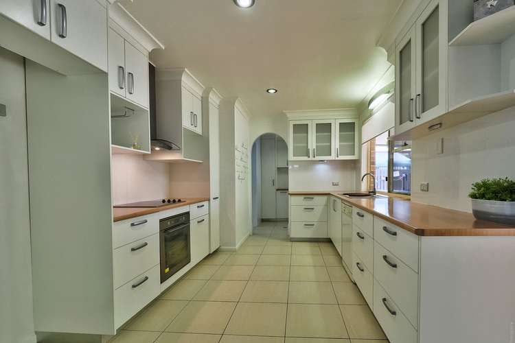Second view of Homely house listing, 8 Earls Ct, Point Vernon QLD 4655
