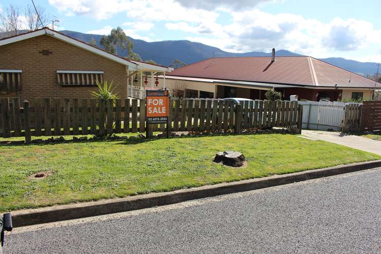 6 Younghusband St, Corryong VIC 3707
