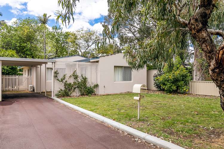 18 Sutherland Cl N, Guildford WA 6055