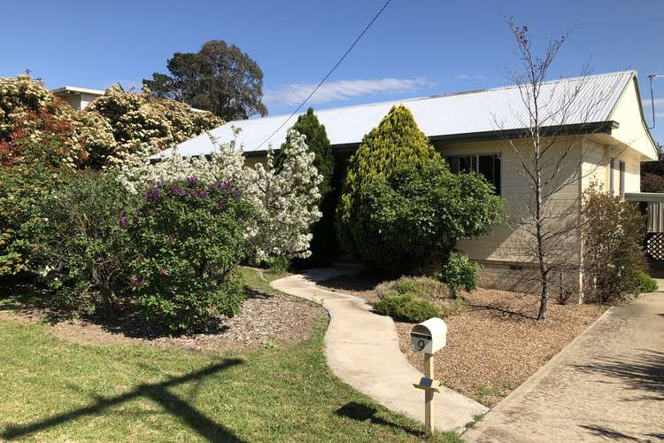 9 Church Ave, Uralla NSW 2358